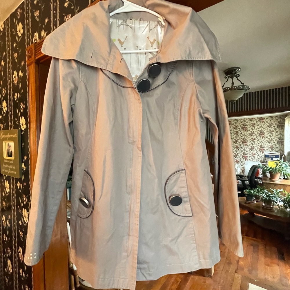 Elegant Women's Tan Trench Coat